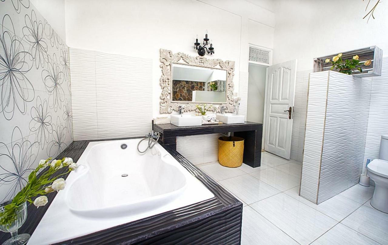 Villa White Stars Seminyak  Bagian luar foto